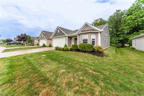 27282 Emerald Oval N, Olmsted Twp, OH, 44138 | Card Image