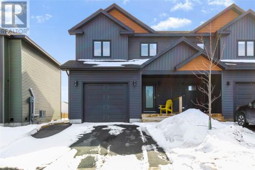 61 Great Southern Dr, St. John's, NL, A1H0M7 | Card Image