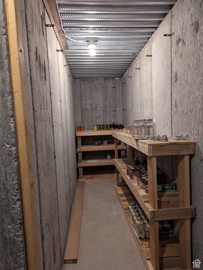 Unfinished below grade area with a workshop area | Image 29