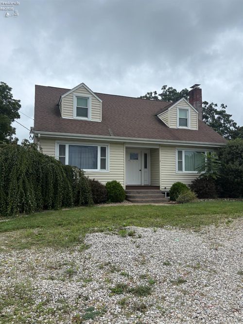 2 N Kniffin St, Greenwich, OH, 44837-1124 | Card Image