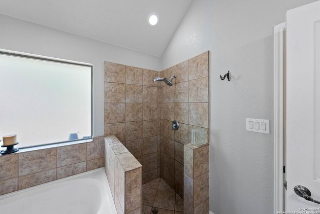 162 Champions Blvd, House other with 3 bedrooms, 2 bathrooms and null parking in La Vernia TX | Image 27