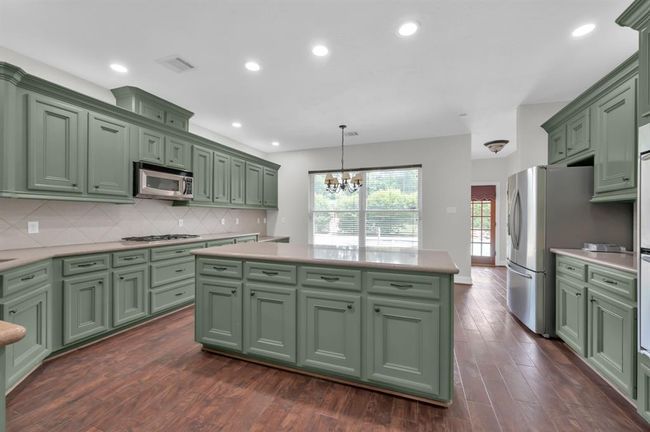 Kitchen with service island in the middle. | Image 14