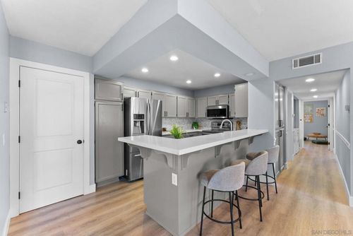 307-3930 Centre St, San Diego, CA, 92103-3644 | Card Image