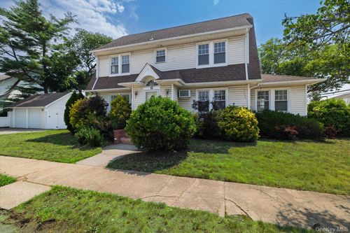 59 Hampton Rd, Lynbrook, NY, 11563-3844 | Card Image