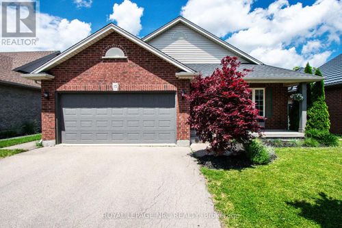 15 Arlene St, St. Catharines, ON, L2S4C9 | Card Image