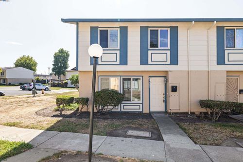27801 Del Norte Ct, Hayward, CA, 94545-4118 | Card Image