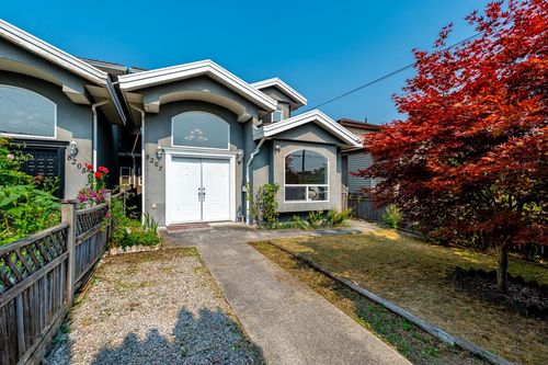 8207 15th Ave, Burnaby, BC, V3N1X7 | Card Image