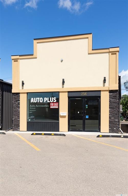 256 High St W, Moose Jaw, SK, S6H1S8 | Card Image