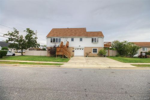 3382 Lindbergh Ave, Oceanside, NY, 11572-5531 | Card Image