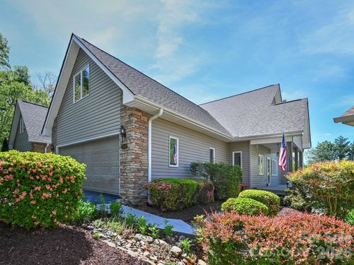 2208 E Cumming Woods Ln, Hendersonville, NC, 28739-8829 | Card Image