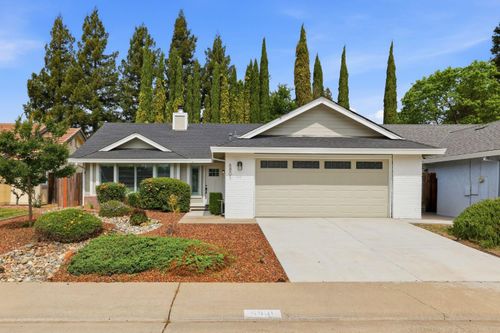 6801 Paseo Del Sol Way, Elk Grove, CA, 95758-4827 | Card Image