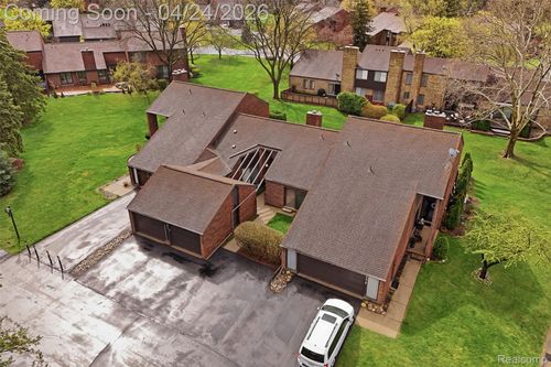 3017 Lindenwood Dr, Dearborn, MI, 48120-1311 | Card Image