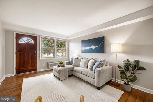 apt-1-2030 N Woodrow St, ARLINGTON, VA, 22207-2435 | Card Image