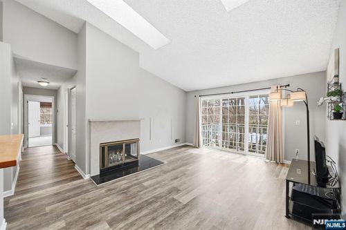 130 Raintree Ln, Mahwah, NJ, 07430-2060 | Card Image