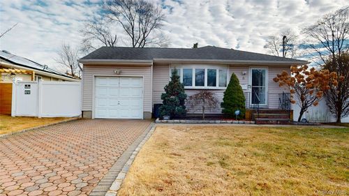 8 Pleasant Ave, Farmingdale, NY, 11735-6023 | Card Image