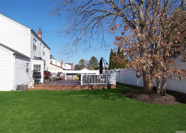 manicured yard | Image 27