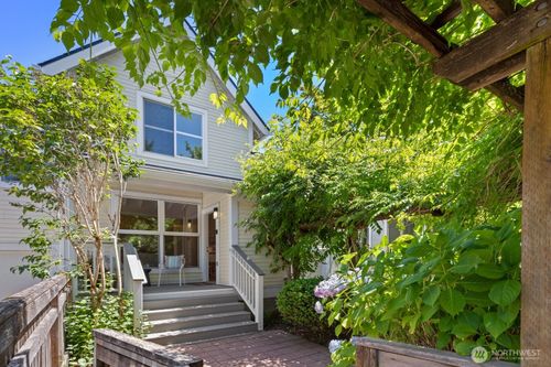 6726 35th Place S, Seattle, WA, 98118 | Card Image