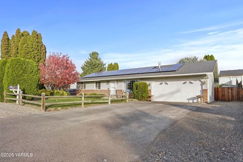 517 5th St, Zillah, WA, 98953-9537 | Card Image