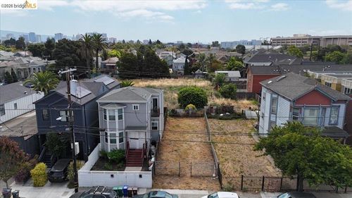 826 Pine St, Oakland, CA, 94607-1147 | Card Image