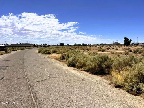 8536 Quezon Ave, California City, CA, 93505 | Card Image