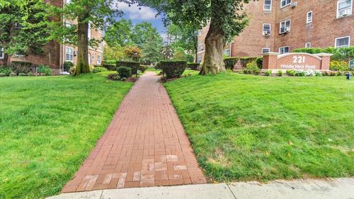apt-b2-221 Middle Neck Rd, Great Neck, NY, 11021-1118 | Card Image
