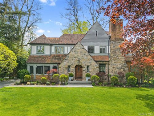 10 Locust Ridge Rd, Larchmont, NY, 10538-1210 | Card Image