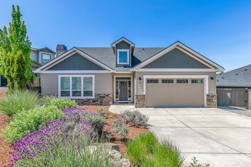 1585 Palermo St, Medford, OR, 97504-3617 | Card Image