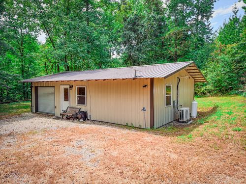 2195 Whiteoak Rd E, Clifton, TN, 38425-4228 | Card Image