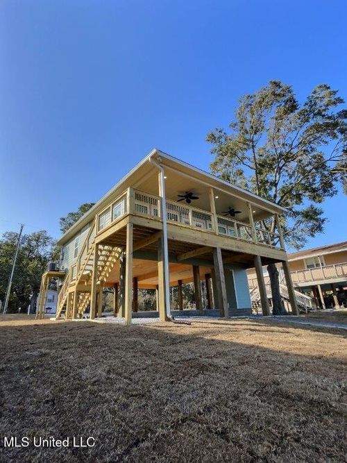 8712 W Simmons Bayou Dr, Ocean Springs, MS, 39564-8316 | Card Image