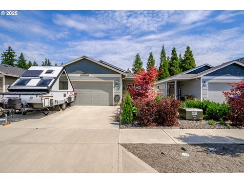 218 Ne Whispering Cliff Ct, McMinnville, OR, 97128-8917 | Card Image