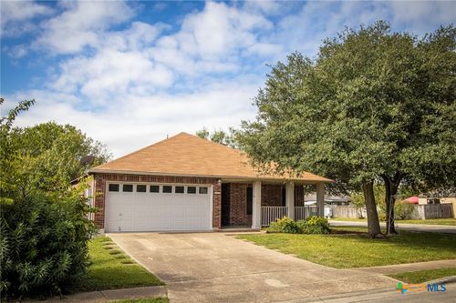 777 Willow Xing, New Braunfels, TX, 78130-2451 | Card Image