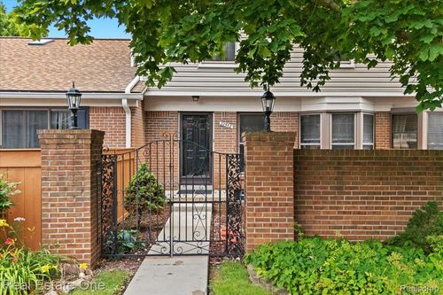 22302 Pondview, Novi, MI, 48375-5041 | Card Image