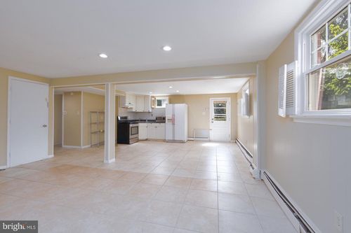 12512 Circle Dr, ROCKVILLE, MD, 20850-3709 | Card Image