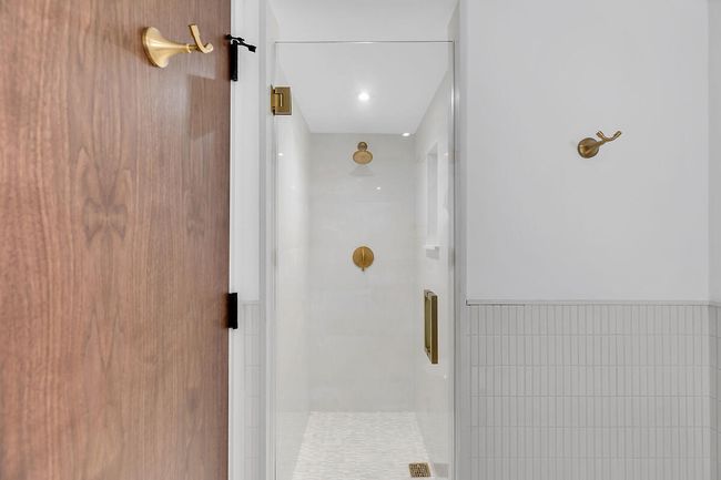 Guest Bath Shower | Image 32