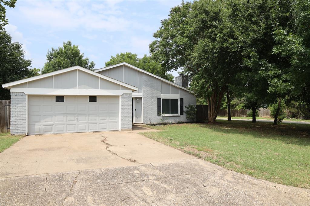 Royal Field Dr, Arlington, TX 76011