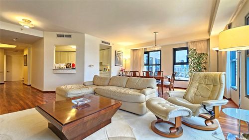 apt-502-1080 S Beretania St, Honolulu, HI, 96814-1447 | Card Image