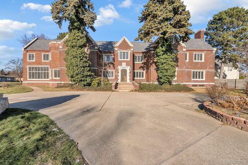 16761 E Jefferson Ave, Grosse Pointe Park, MI, 48230-1433 | Card Image