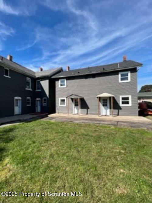 275 Railroad Ave, Scranton, PA, 18505-1067 | Card Image