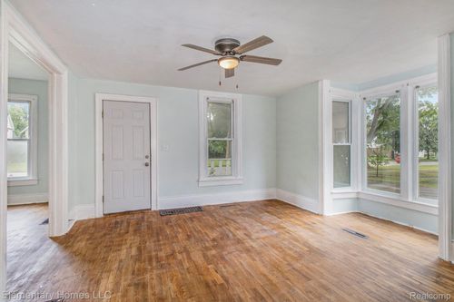 405 N Main St, Imlay City, MI, 48444-1150 | Card Image