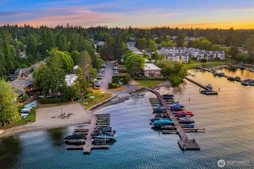 22-3834 175th Ave Ne, Redmond, WA, 98052-5829 | Card Image