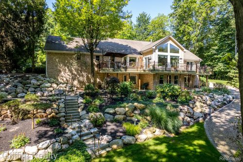 2385 Corlett Rd, Brighton, MI, 48114-8101 | Card Image