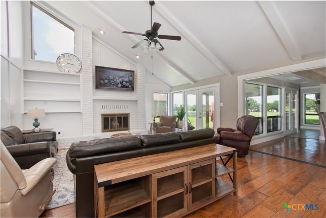 1806 Club Cir, House other with 3 bedrooms, 3 bathrooms and null parking in Salado TX | Image 7