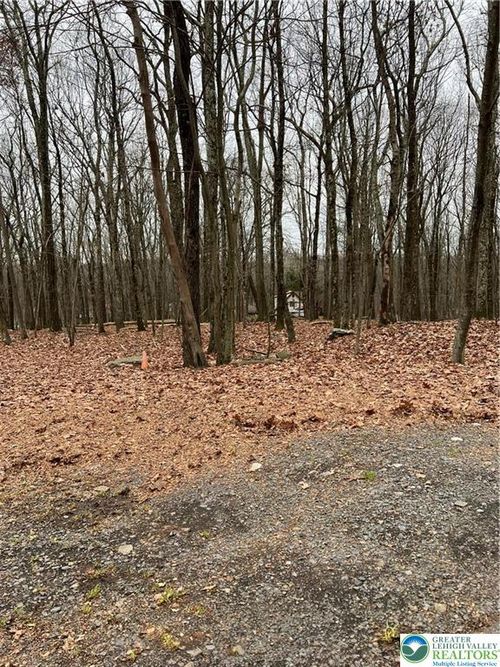 302 Traverse Rd, Dingmans Ferry, PA, 18328 | Card Image