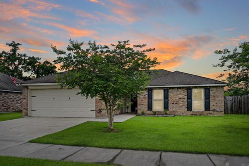 950 Huey Andrew Ave, Gonzales, LA, 70737-5811 | Card Image