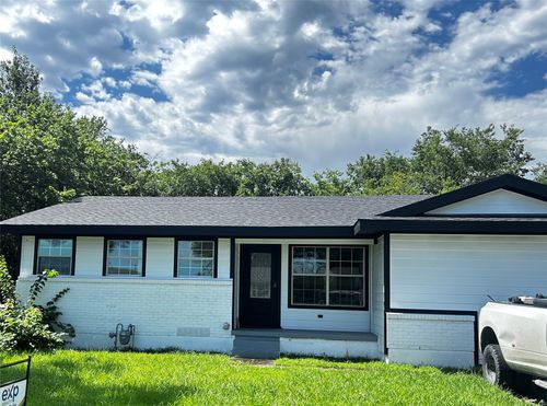 110 E Cunningham St, Bonham, TX, 75418-2425 | Card Image