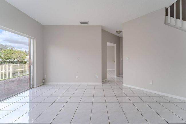 1568 Sw 106 Th Ave, House other with 3 bedrooms, 3 bathrooms and null parking in Pembroke Pines FL | Image 7