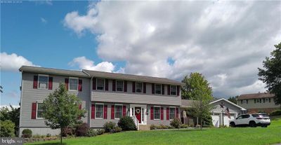 4777 Hilton Road, House other with 5 bedrooms, 3 bathrooms and null parking in SCHNECKSVILLE PA | Image 2