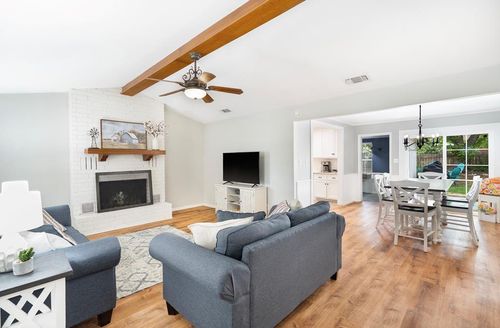 107 W Driftwood Dr, Fredericksburg, TX, 78624-2905 | Card Image