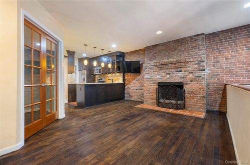 apt-1-117 W 82nd St, New York, NY, 10024-5570 | Card Image