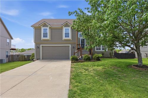 1131 S 12th St, Louisburg, KS, 66053-8404 | Card Image